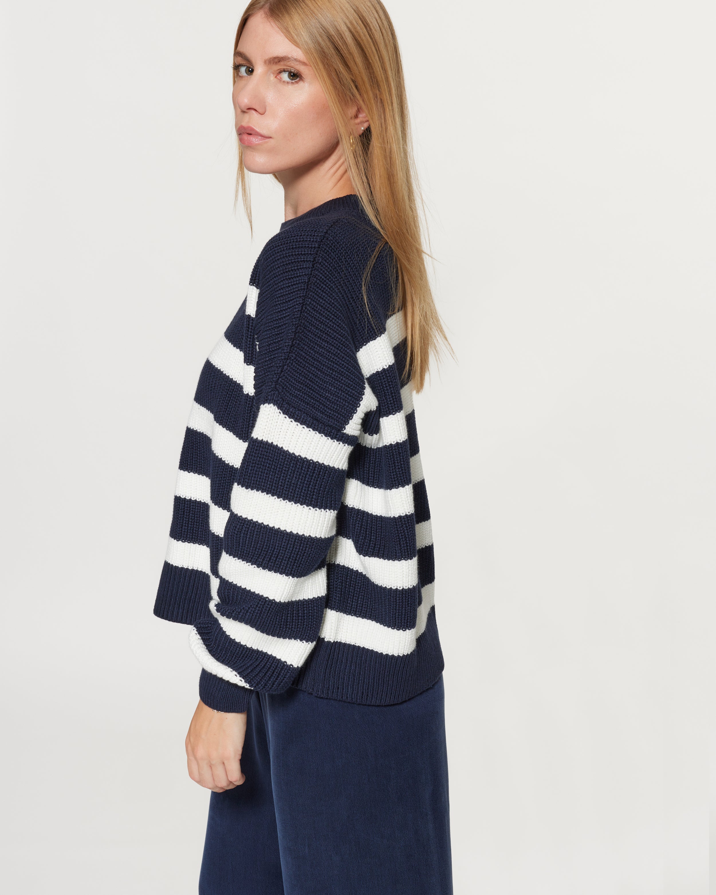 Berta Knitted Jumper Navy White – dariadéh