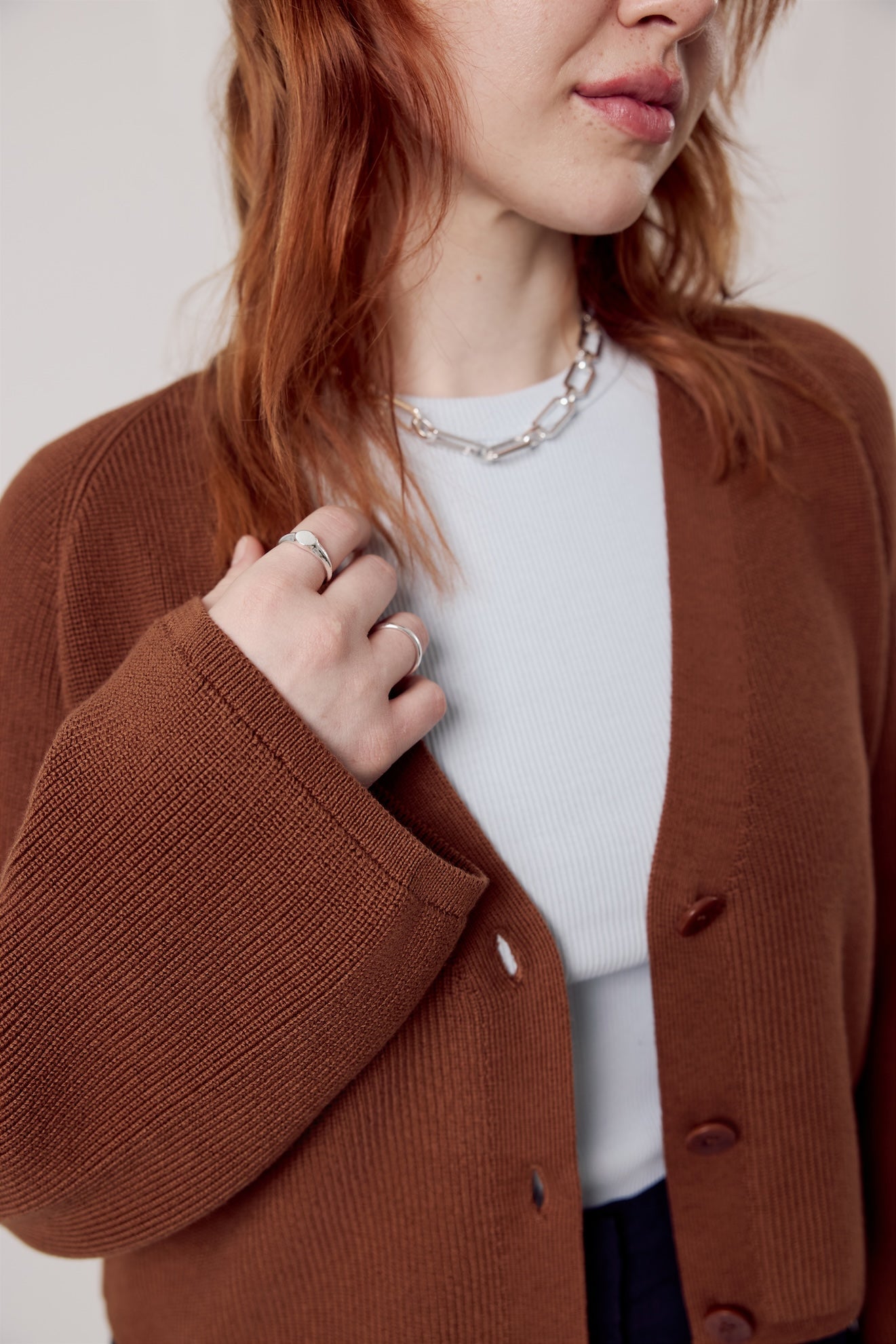 Samantha Cropped Cardigan Cinnamon – dariadéh